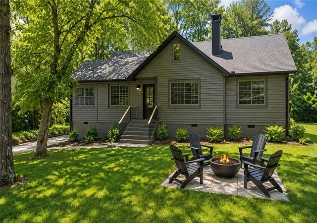 Photo 1 of Single family home for sale at 401 Ashburton Ave Se, Atlanta, GA 30317 | MLS# 7801303 | Listing updated on 2026-10-04