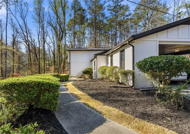 Photo 4 of Single family home for sale at 855 Flamingo Dr SW, Atlanta, GA 30311 | MLS# 7830542 | Listing updated on 2026-09-02