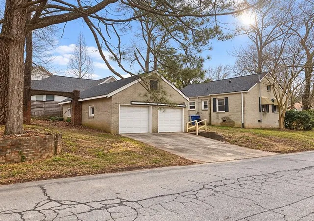 Photo 2 of Sale Pending at 1779 S Gordon St Sw, Atlanta, GA 30310 | MLS# 7841913 | Listing updated on 2026-10-01