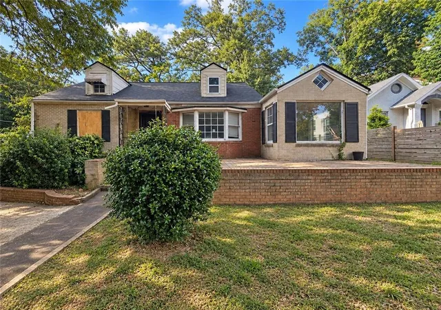 Photo 3 of Sale Pending at 1779 S Gordon St Sw, Atlanta, GA 30310 | MLS# 7841913 | Listing updated on 2026-10-01