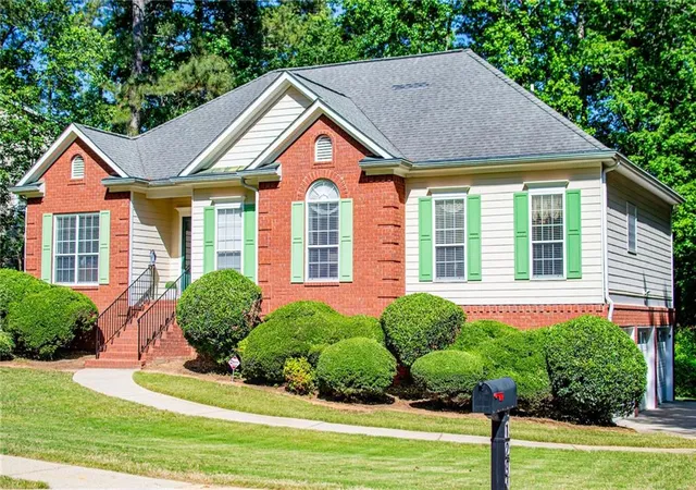 Photo 2 of Sale Pending at 1294 Windsor Glen Dr, Douglasville, GA 30134 | MLS# 7837142 | Listing updated on 2026-10-07