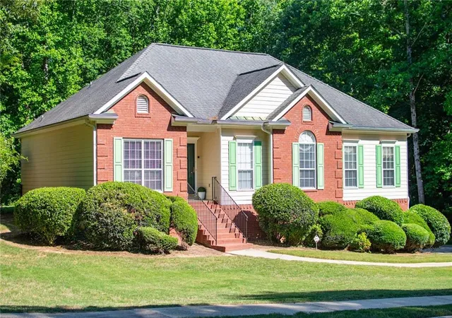 Photo 3 of Sale Pending at 1294 Windsor Glen Dr, Douglasville, GA 30134 | MLS# 7837142 | Listing updated on 2026-10-07