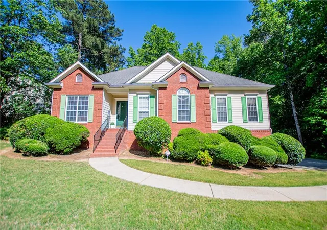 Photo 3 of Sale Pending at 1294 Windsor Glen Dr, Douglasville, GA 30134 | MLS# 7837142 | Listing updated on 2026-10-07