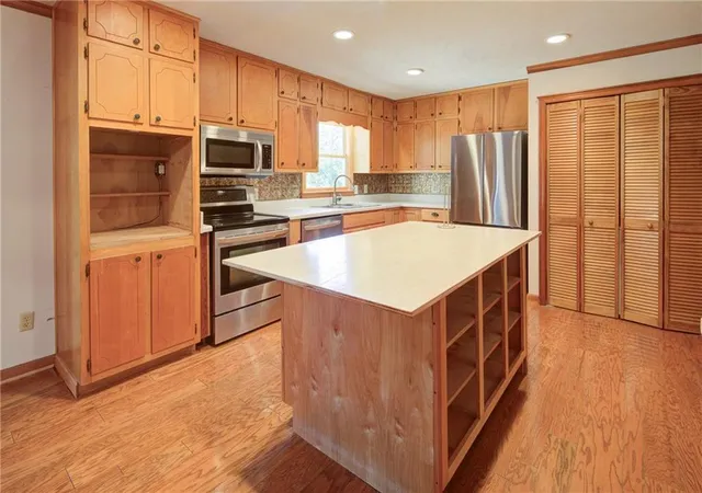 Photo 3 of Sale Pending at 120 Windy Hl Dr, Alpharetta, GA 30004 | MLS# 7833428 | Listing updated on 2026-09-08
