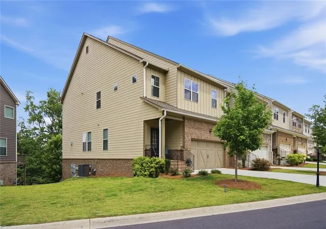 Photo 3 of Sale Pending at 2095 Manor Pointe Dr, Cumming, GA 30041 | MLS# 7854248 | Listing updated on 2026-10-27