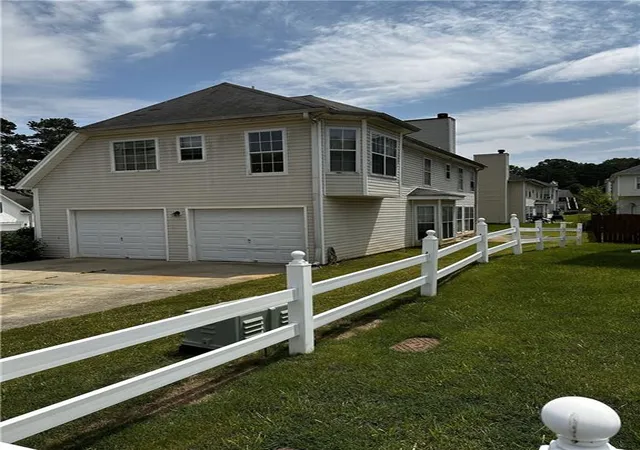 Photo 2 of Single family home for sale at 500 Kings Pl, Riverdale, GA 30296 | MLS# 7833617 | Listing updated on 2026-09-07