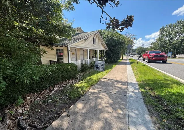 Photo 2 of Single family home for sale at 232 Main St E, Dahlonega, GA 30533 | MLS# 7832031 | Listing updated on 2026-10-29