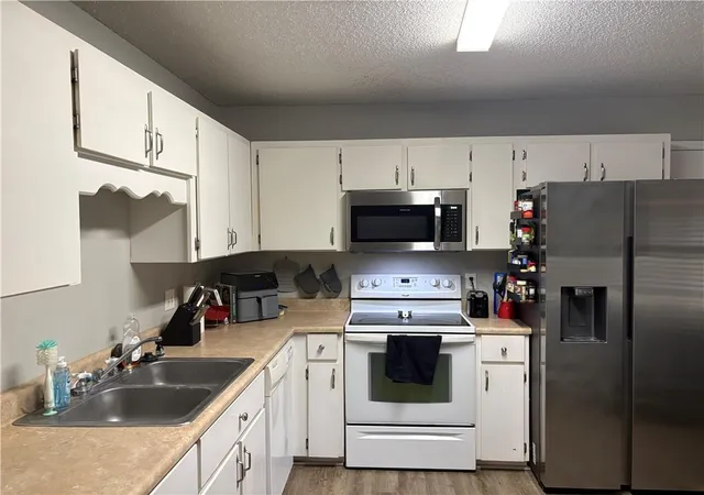 Photo 4 of Single family home for sale at 707 Timber Ridge Trl, Hinesville, GA 31313 | MLS# 7822432 | Listing updated on 2026-09-30