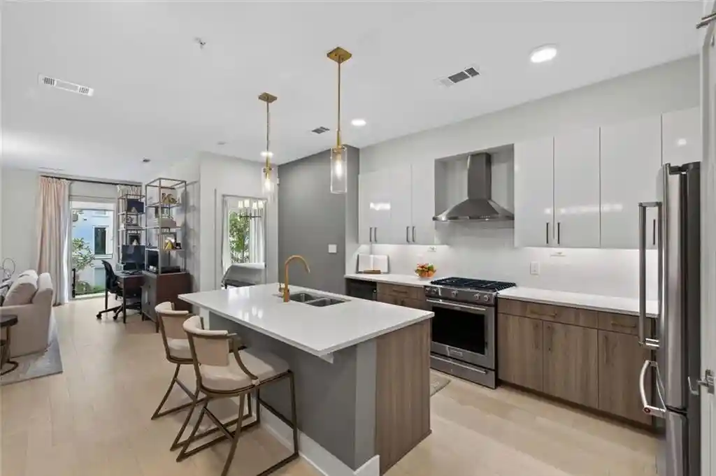 Listing Photo 2 - Condo for sale in 775 Juniper St Ne located at 775 Juniper St Ne, Atlanta, GA 30308 - Unit #328