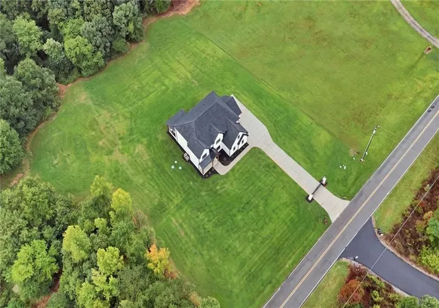 Photo 3 of Sale Pending at 2087 Crk Nation Rd, Jefferson, GA 30549 | MLS# 7838123 | Listing updated on 2026-10-03