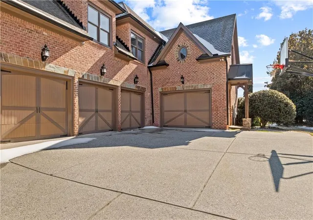 Photo 3 of Single family home for sale at 2613 Northern Oak Dr, Braselton, GA 30517 | MLS# 7838793 | Listing updated on 2026-09-17