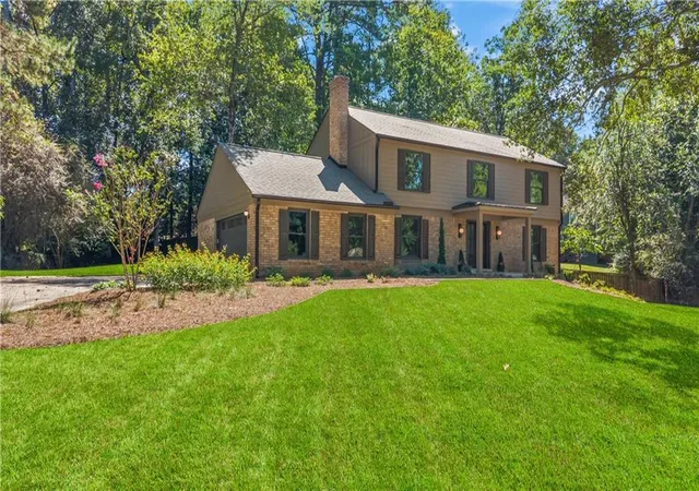 Photo 2 of Single family home for sale at 3829 Fox Hills Dr Se, Marietta, GA 30067 | MLS# 7835205 | Listing updated on 2026-09-16