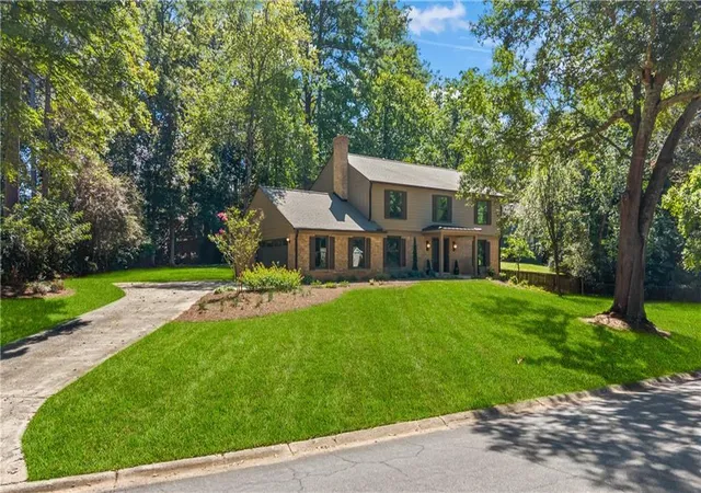 Photo 3 of Single family home for sale at 3829 Fox Hills Dr SE, Marietta, GA 30067 | MLS# 7835205 | Listing updated on 2026-09-16