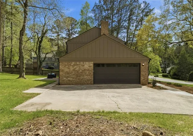 Photo 4 of Single family home for sale at 3829 Fox Hills Dr SE, Marietta, GA 30067 | MLS# 7835205 | Listing updated on 2026-09-16