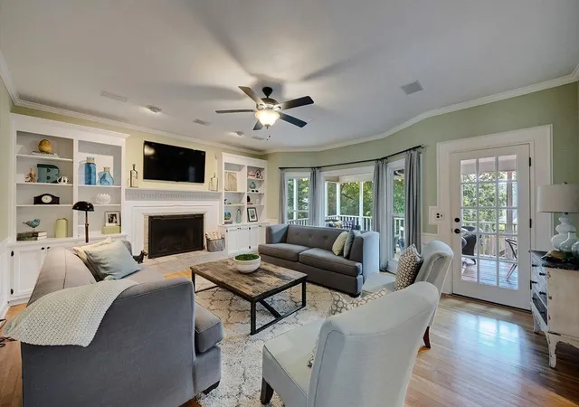 Photo 4 of Sale Pending at 4728 Stirling Ct NE, Marietta, GA 30068 | MLS# 7831502 | Listing updated on 2026-09-18