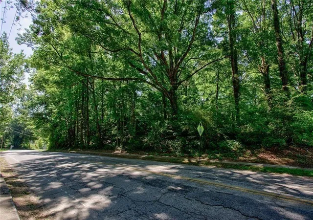 Photo 3 of Sale Pending at 995 Custer Ave Se, Atlanta, GA 30316 | MLS# 7724375 | Listing updated on 2026-10-06
