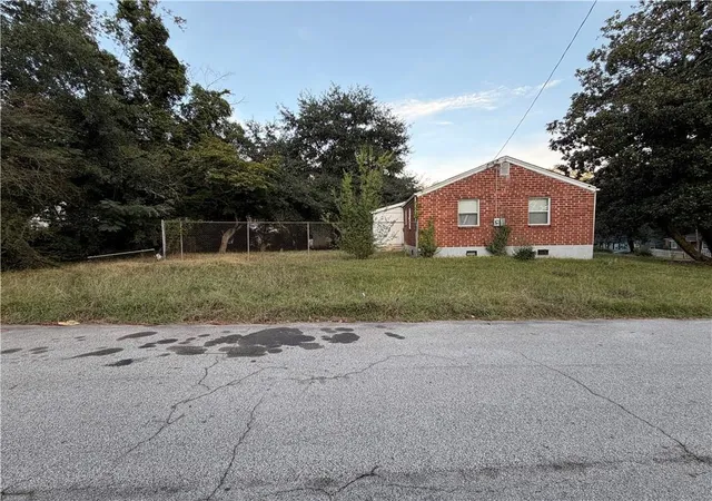 Photo 4 of Single family home for sale at 2635 Godfrey Dr NW, Atlanta, GA 30318 | MLS# 7855543 | Listing updated on 2026-10-20