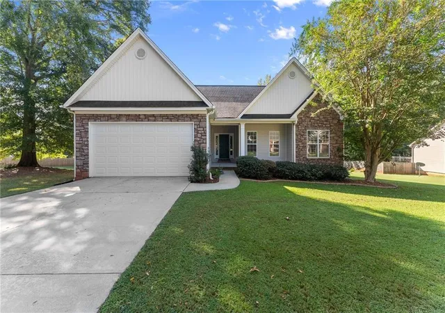Single family home for sale at 27 Woods Way, Jefferson, GA 30549 | MLS# 7836415