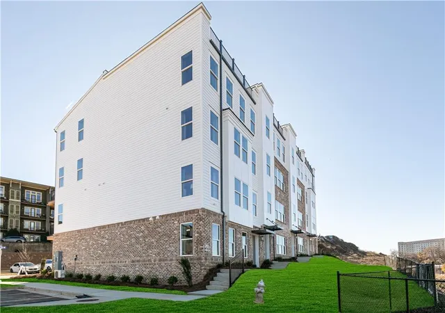 Photo 3 of Condo for sale at 334 Skylar Ct Se #102, Atlanta, GA 30315 | MLS# 7843914 | Listing updated on 2026-09-25