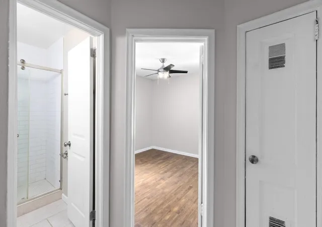 Listing Photo 5 - Condo for sale in building located at 2536 Mcafee Rd, Decatur, GA 30032