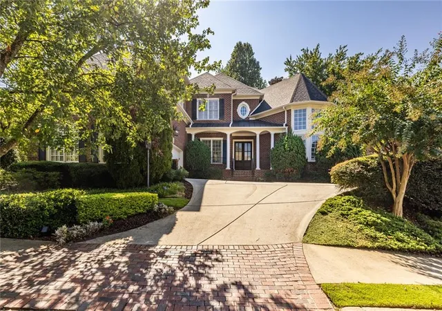 Photo 2 of Single family home for sale at 825 Glengate Pl, Sandy Springs, GA 30328 | MLS# 7840868 | Listing updated on 2026-10-06