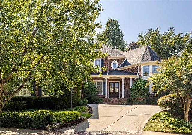 Photo 3 of Single family home for sale at 825 Glengate Pl, Sandy Springs, GA 30328 | MLS# 7840868 | Listing updated on 2026-10-06