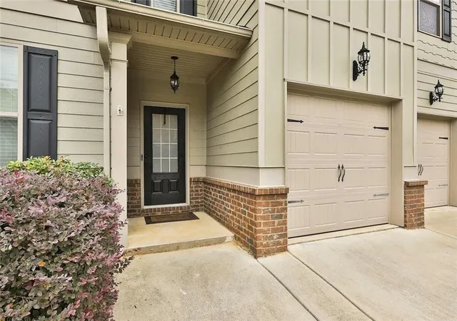 Photo 2 of Single family home for sale at 118 Village Pl, Newnan, GA 30265 | MLS# 7832212 | Listing updated on 2026-09-14
