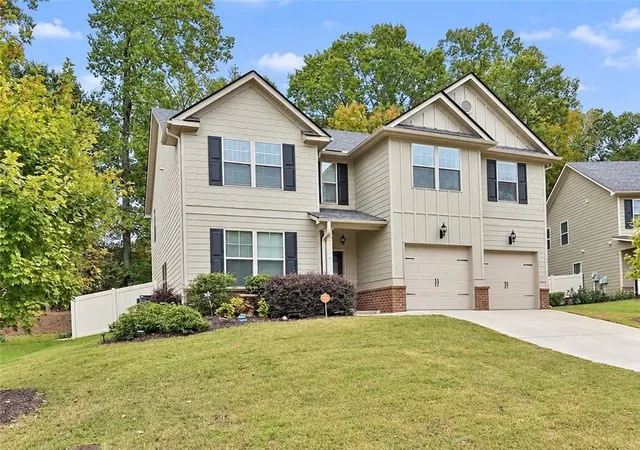 Photo 3 of Single family home for sale at 118 Village Pl, Newnan, GA 30265 | MLS# 7832212 | Listing updated on 2026-10-08