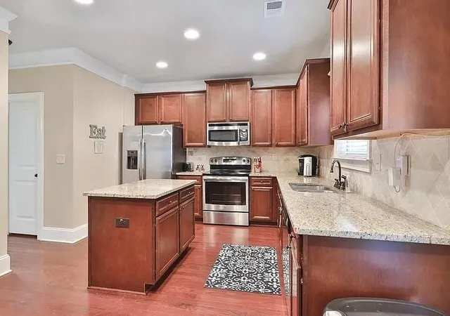 Photo 4 of Single family home for sale at 118 Village Pl, Newnan, GA 30265 | MLS# 7832212 | Listing updated on 2026-09-14