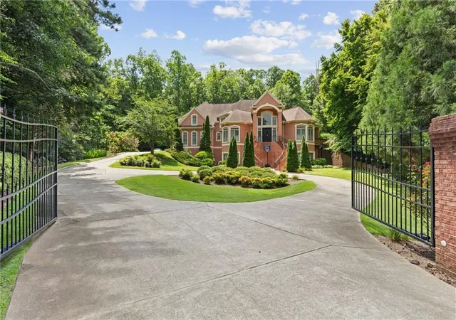 Photo 2 of Single family home for sale at 4680 Hamden Forest Dr Sw, Atlanta, GA 30331 | MLS# 7830390 | Listing updated on 2026-09-08