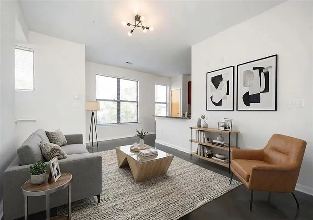 Listing Photo 1 - Condo for sale in building located at 898 Oak St Sw, Atlanta, GA 30310 - Unit #2006