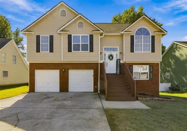 Photo 2 of Single family home for sale at 194 Saddleview Trl, Riverdale, GA 30274 | MLS# 7860586 | Listing updated on 2026-10-29