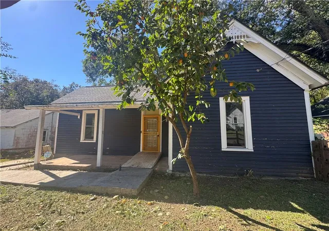 Photo 2 of Single family home for sale at 315 N 14th Street, Griffin, GA 30223 | MLS# 7857067 | Listing updated on 2026-10-24