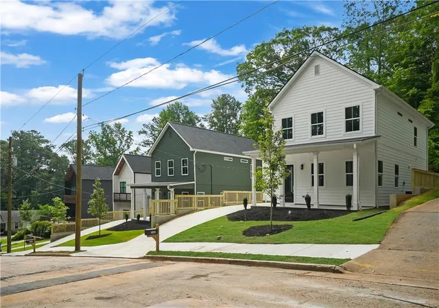 Photo 3 of Sale Pending at 1804 Charles Pl Nw, Atlanta, GA 30318 | MLS# 7844076 | Listing updated on 2026-10-08
