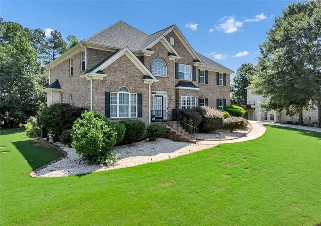 Photo 2 of Single family home for sale at 2123 Sw Crst Wood Dr, Conyers, GA 30094 | MLS# 7806966 | Listing updated on 2026-09-27