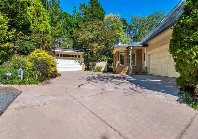 Photo 4 of Single family home for sale at 5305 Woodridge Forest Trl, Sandy Springs, GA 30327 | MLS# 7856616 | Listing updated on 2026-10-28