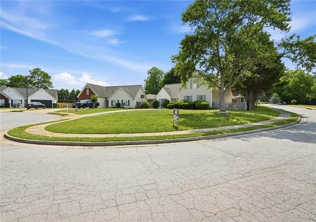Photo 2 of Sale Pending at 35 Shenandoah Dr, Winder, GA 30680 | MLS# 7836007 | Listing updated on 2026-10-06