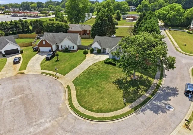 Photo 3 of Sale Pending at 35 Shenandoah Dr, Winder, GA 30680 | MLS# 7836007 | Listing updated on 2026-10-06