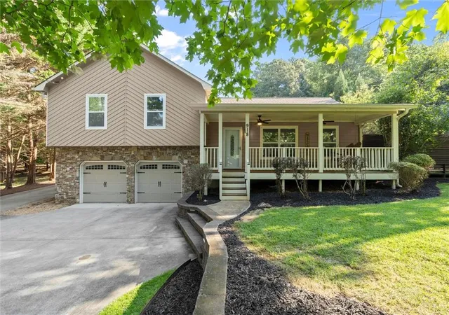 Photo 1 of Sale Pending at 918 Victoria Landing Dr, Woodstock, GA 30189 | MLS# 7831121 | Listing updated on 2026-09-14