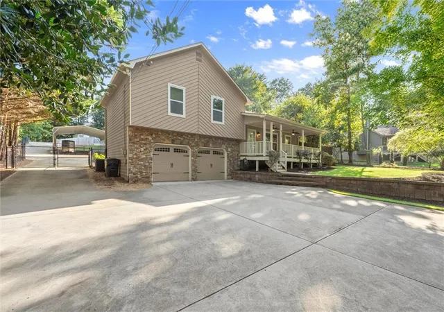 Photo 4 of Sale Pending at 918 Victoria Landing Dr, Woodstock, GA 30189 | MLS# 7831121 | Listing updated on 2026-09-14