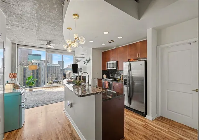 Photo 3 of Condo for sale at 400 W Peachtree St Nw #2609, Atlanta, GA 30308 | MLS# 7841643 | Listing updated on 2026-09-23