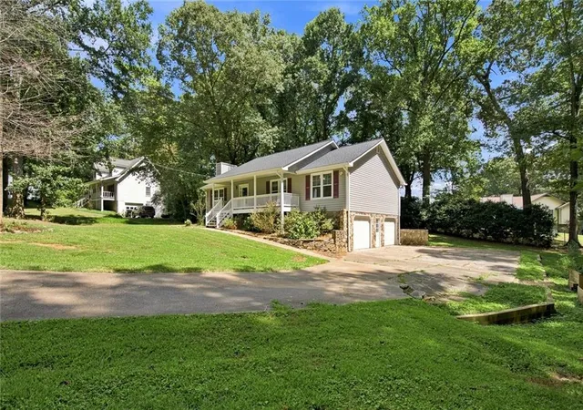 Photo 2 of Single family home for sale at 137 Village Court, Woodstock, GA 30188 | MLS# 7831125 | Listing updated on 2026-09-09