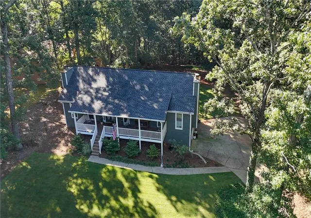 Photo 3 of Sale Pending at 2109 Winding Crk Ln Sw, Marietta, GA 30064 | MLS# 7839309 | Listing updated on 2026-10-03