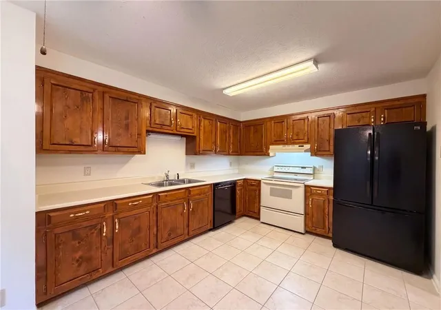 Photo 2 of Single family home for sale at 103 Saddlebrook Ct, La Grange, GA 30240 | MLS# 7832688 | Listing updated on 2026-09-09
