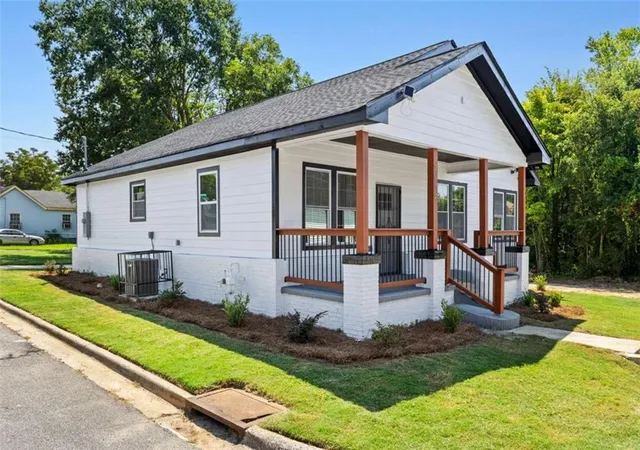 Photo 2 of Single family home for sale at 2652 Antioch Rd, Macon, GA 31206 | MLS# 7831970 | Listing updated on 2026-09-20