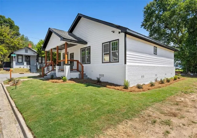 Photo 3 of Single family home for sale at 2652 Antioch Rd, Macon, GA 31206 | MLS# 7831970 | Listing updated on 2026-09-20