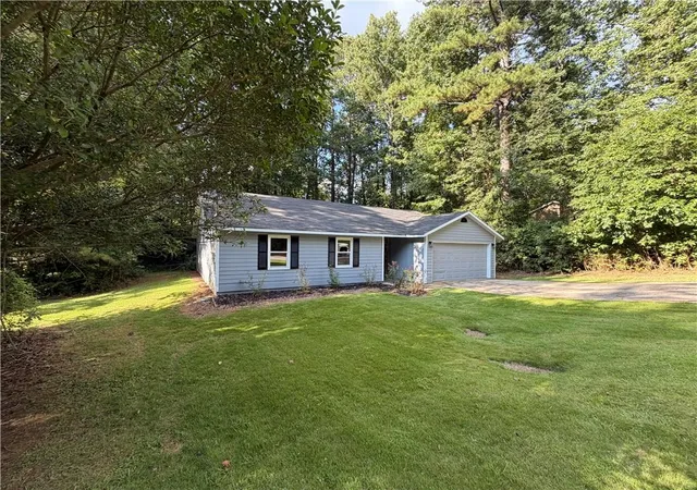 Photo 3 of Single family home for sale at 613 Blue Flag Ln, Fairburn, GA 30213 | MLS# 7831046 | Listing updated on 2026-09-02