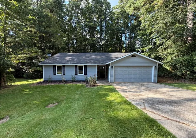 Photo 4 of Single family home for sale at 613 Blue Flag Ln, Fairburn, GA 30213 | MLS# 7831046 | Listing updated on 2026-09-02