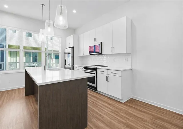 Photo 3 of Townhouse for sale at 179 Color Cir, Atlanta, GA 30317 | MLS# 7841563 | Listing updated on 2026-09-29