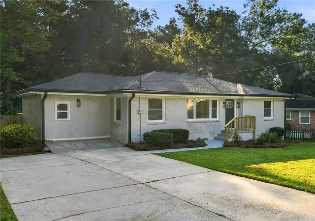 Photo 3 of Single family home for sale at 2162 Holly Hl Dr, Decatur, GA 30032 | MLS# 7840594 | Listing updated on 2026-09-21